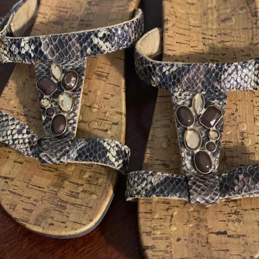 Vionic Flat Leather Faux Snake Skin Sandals, Size 8 - Picture 2 of 7